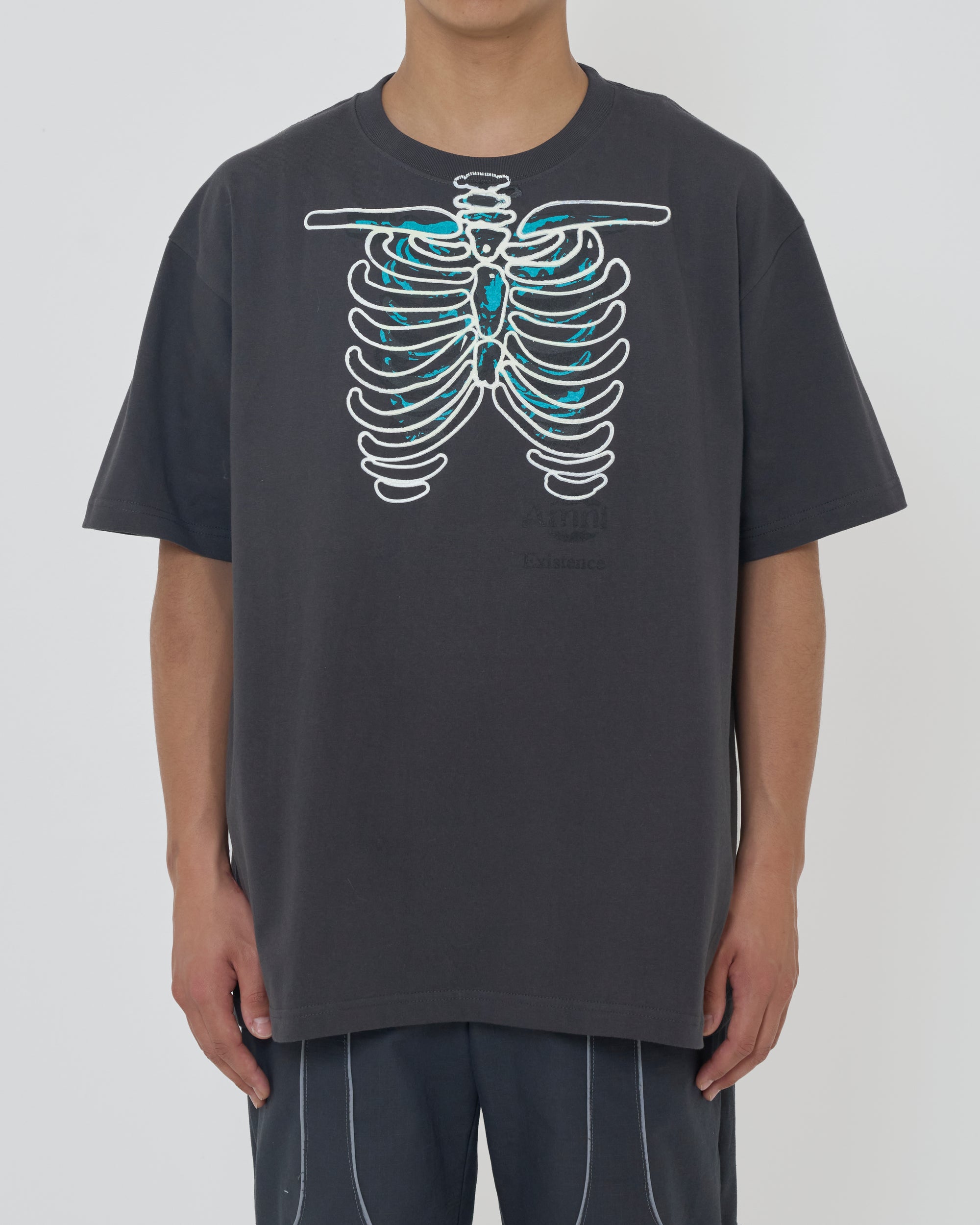 T-shirt squelette / Gris charbon × Bleu ciel