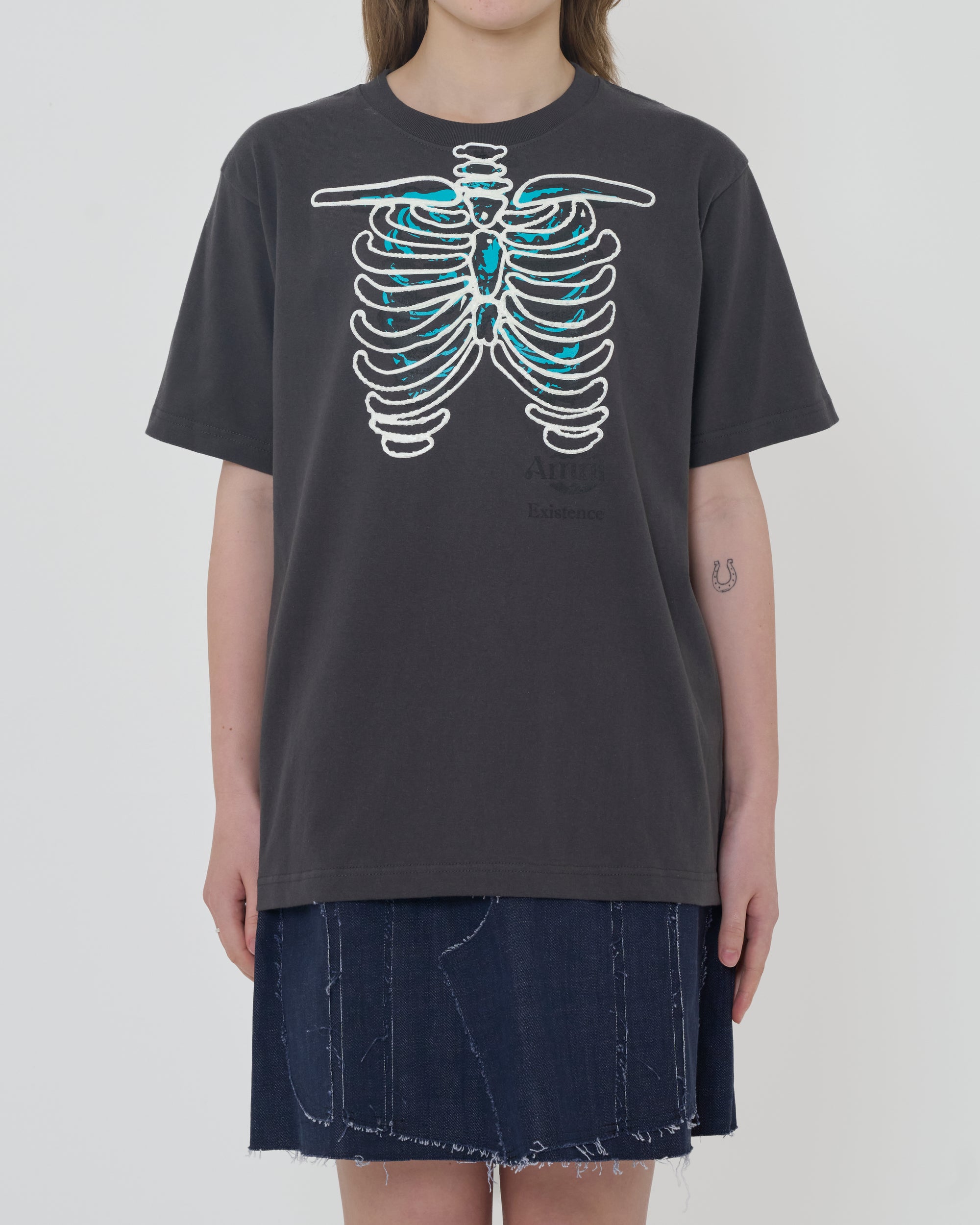 T-shirt squelette / Gris charbon × Bleu ciel