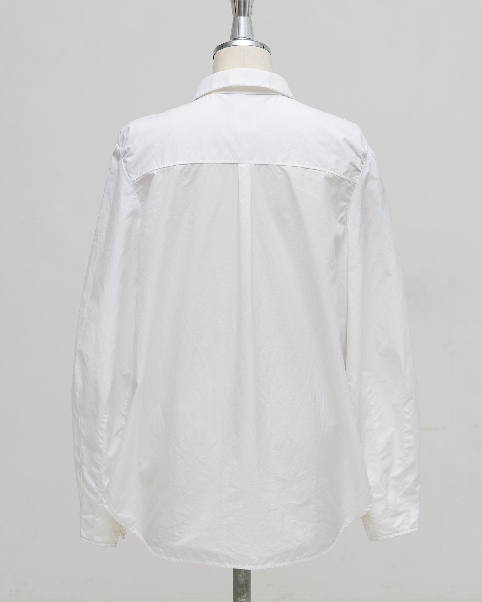 Chemise à épaules carrées