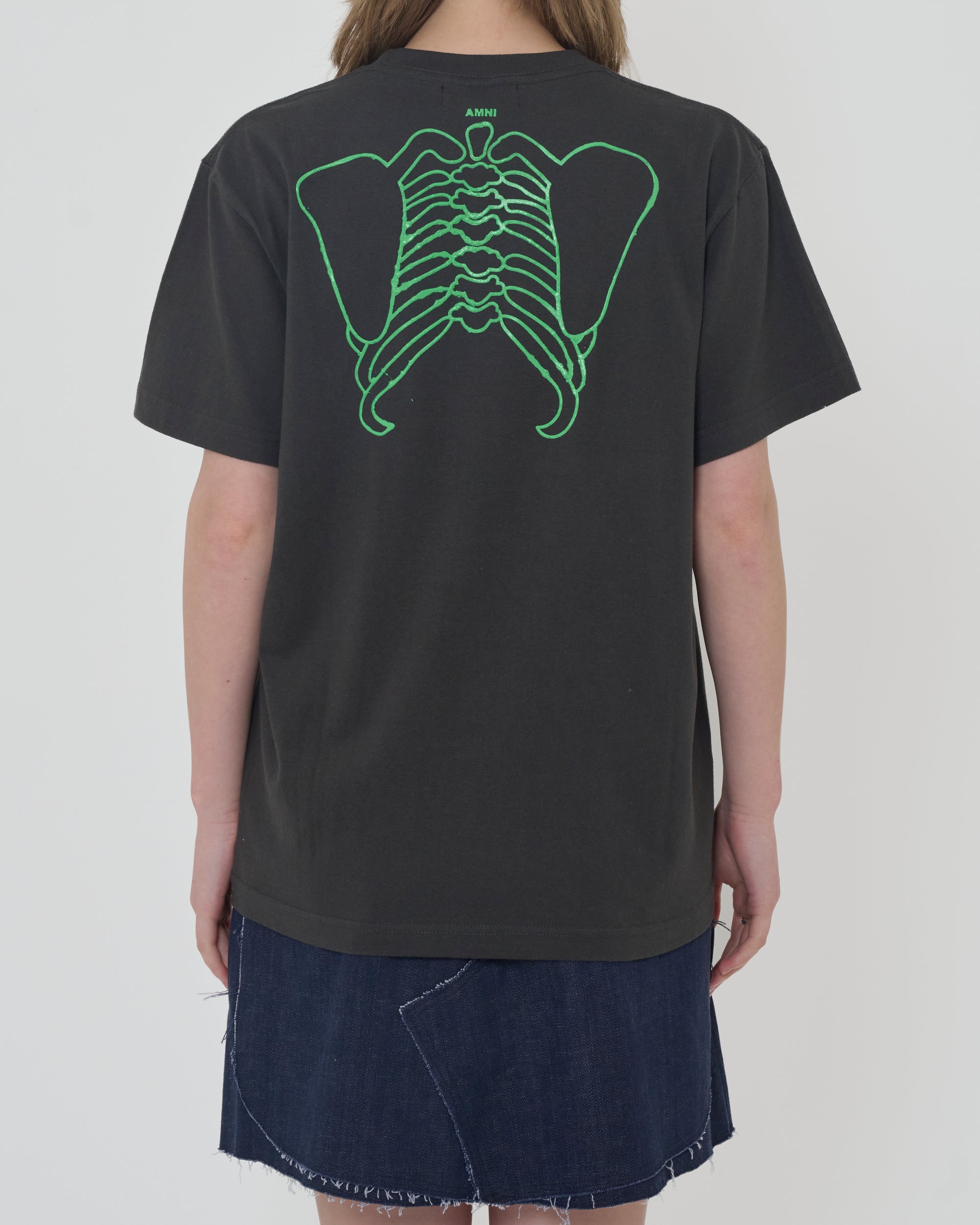 T-shirt / Charcoal gray × Light green