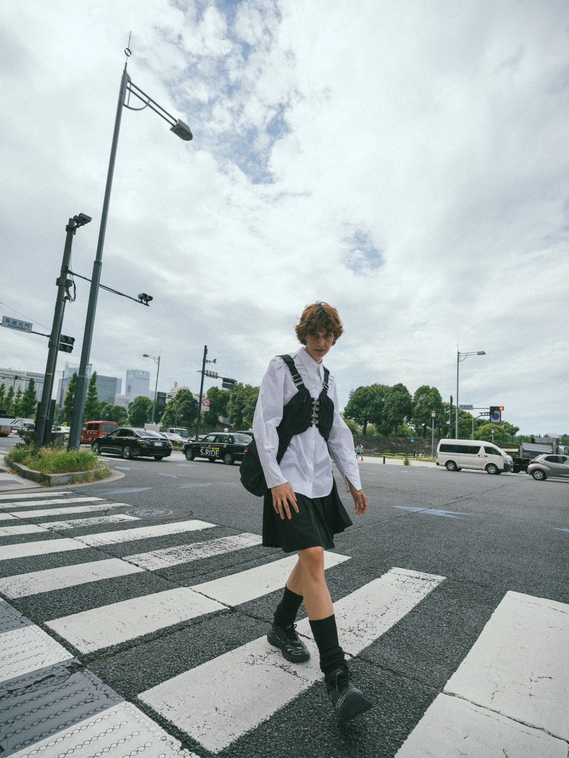 Square shoulder shirt